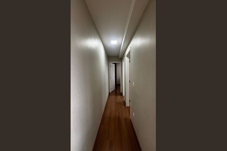 Corredor de apartamento à venda com 2 quartos, 56m² em Jardim Cristiane, Santo André