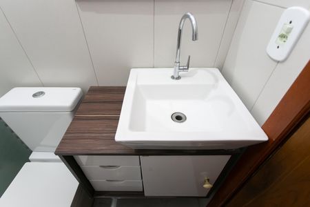 Casa à venda com 100m², 3 quartos e 2 vagas Casa à venda com 100m², 3 quartos e 2 vagasBanheiro 2