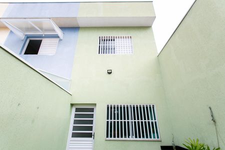 Casa à venda com 100m², 3 quartos e 2 vagas Casa à venda com 100m², 3 quartos e 2 vagasFachada