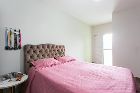 Casa à venda com 100m², 3 quartos e 2 vagas Casa à venda com 100m², 3 quartos e 2 vagasSuíte