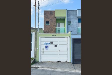 Casa à venda com 100m², 3 quartos e 2 vagas Casa à venda com 100m², 3 quartos e 2 vagasFachada