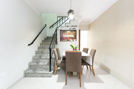 Casa à venda com 100m², 3 quartos e 2 vagas Casa à venda com 100m², 3 quartos e 2 vagasSala