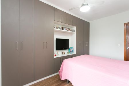 Casa à venda com 100m², 3 quartos e 2 vagas Casa à venda com 100m², 3 quartos e 2 vagasSuíte