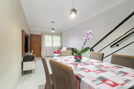 Casa à venda com 100m², 3 quartos e 2 vagas Casa à venda com 100m², 3 quartos e 2 vagasSala