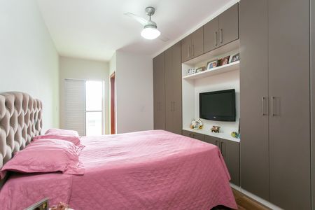 Casa à venda com 100m², 3 quartos e 2 vagas Casa à venda com 100m², 3 quartos e 2 vagasSuíte