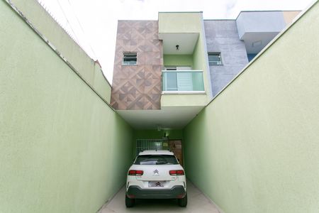 Casa à venda com 100m², 3 quartos e 2 vagas Casa à venda com 100m², 3 quartos e 2 vagasFachada