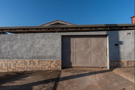 Casa à venda com 182m², 3 quartos e 2 vagasFachada