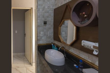 Casa à venda com 182m², 3 quartos e 2 vagasBanheiro