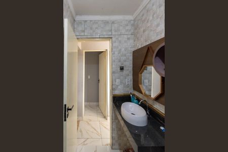 Casa à venda com 182m², 3 quartos e 2 vagasBanheiro