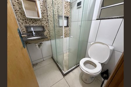 Banheiro de kitnet/studio para alugar com 1 quarto, 42m² em Recreio, Rio de Janeiro