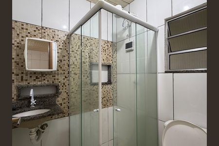 Banheiro de kitnet/studio para alugar com 1 quarto, 42m² em Recreio, Rio de Janeiro