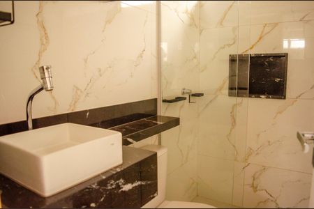 Banheiro social de apartamento para alugar com 2 quartos, 46m² em Setor Oeste, Goiânia