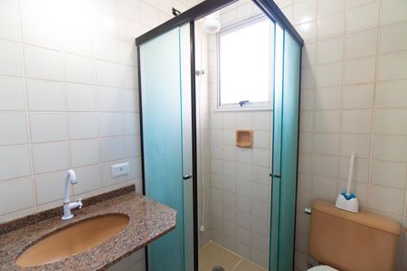 Banheiro de apartamento à venda com 2 quartos, 55m² em Vila São Catarina, São Paulo