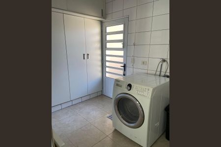 Casa à venda com 240m², 3 quartos e 4 vagasAREA DE SERVIÇO