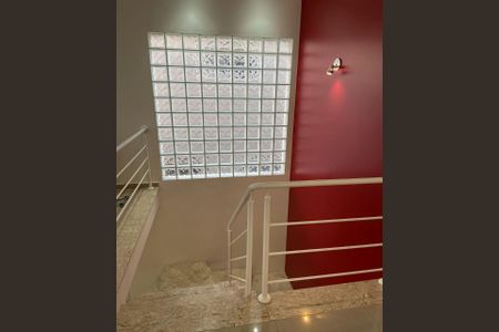 Casa à venda com 240m², 3 quartos e 4 vagasESCADA INTERNA