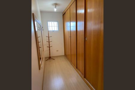 Casa à venda com 240m², 3 quartos e 4 vagasCLOSET