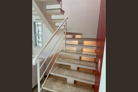 Casa à venda com 240m², 3 quartos e 4 vagasESCADA INTERNA