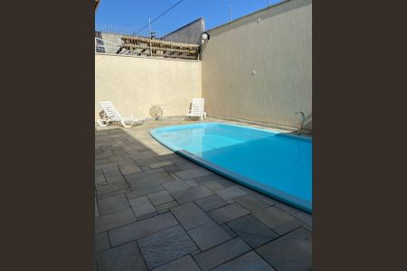 Casa à venda com 240m², 3 quartos e 4 vagasPISCINA