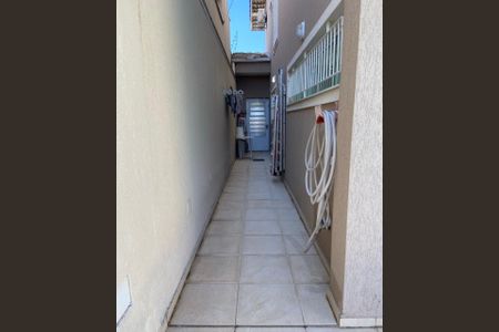 Casa à venda com 240m², 3 quartos e 4 vagasCORREDOR EXTERNO