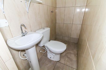 Banheiro de casa para alugar com 1 quarto, 40m² em Jardim Moreno, São Paulo