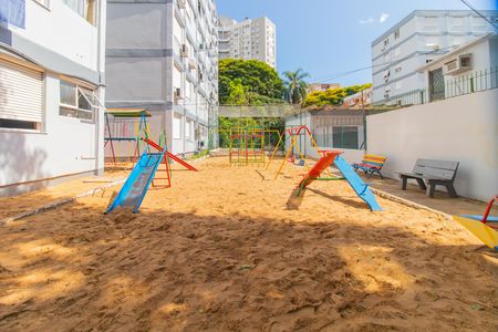Apartamento à venda com 68m², 3 quartos e sem vagaÁrea comum - Playground