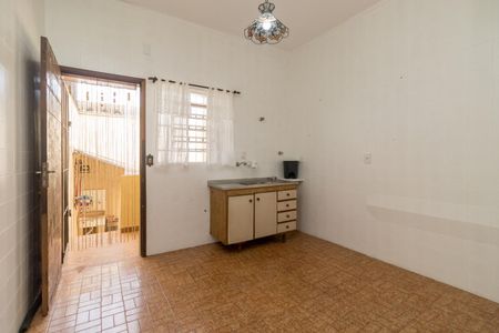 Casa à venda com 120m², 2 quartos e 2 vagas Casa à venda com 120m², 2 quartos e 2 vagasCozinha