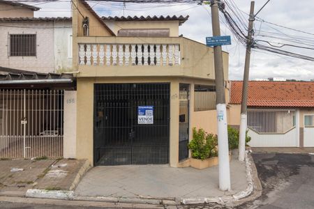 Casa à venda com 120m², 2 quartos e 2 vagas Casa à venda com 120m², 2 quartos e 2 vagasFachada
