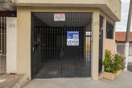 Casa à venda com 120m², 2 quartos e 2 vagas Casa à venda com 120m², 2 quartos e 2 vagasFachada