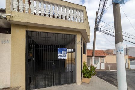 Casa à venda com 120m², 2 quartos e 2 vagas Casa à venda com 120m², 2 quartos e 2 vagasFachada