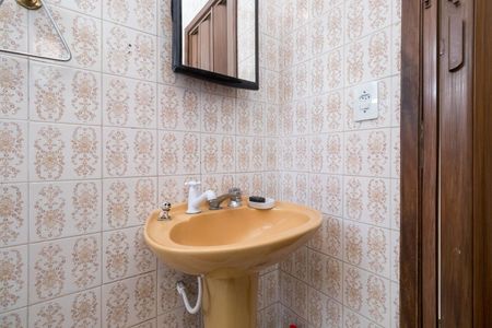 Casa à venda com 120m², 2 quartos e 2 vagas Casa à venda com 120m², 2 quartos e 2 vagasBanheiro