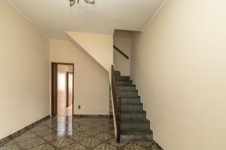 Casa à venda com 120m², 2 quartos e 2 vagas Casa à venda com 120m², 2 quartos e 2 vagasSala