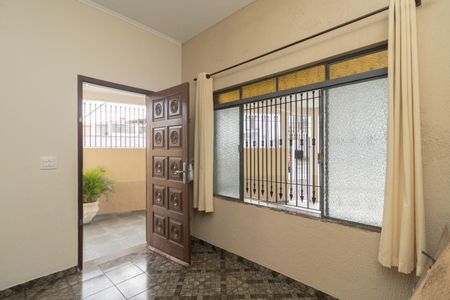 Casa à venda com 120m², 2 quartos e 2 vagas Casa à venda com 120m², 2 quartos e 2 vagasSala