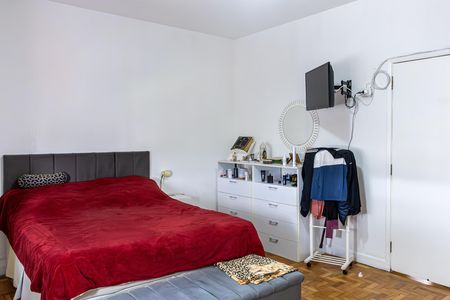 Quarto 1 de casa para alugar com 3 quartos, 303m² em Jardim Sandra, São Paulo