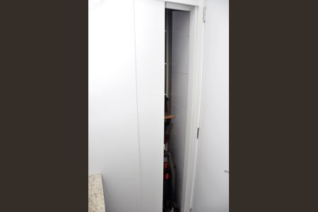 Apartamento à venda com 56m², 1 quarto e 1 vaga Apartamento à venda com 56m², 1 quarto e 1 vagaDetalhe - Banheiro Social