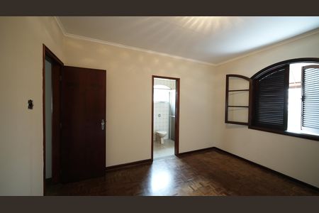 Casa à venda com 199m², 3 quartos e 4 vagasQuarto Suíte