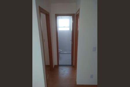 Corredor de apartamento para alugar com 2 quartos, 43m² em Chácara Holiday, Suzano