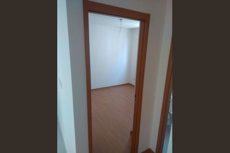 Quarto de apartamento para alugar com 2 quartos, 43m² em Chácara Holiday, Suzano