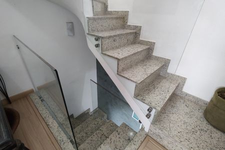 Casa de condomínio à venda com 116m², 3 quartos e 1 vagaEscada