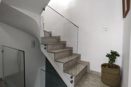 Casa de condomínio à venda com 116m², 3 quartos e 1 vagaEscada
