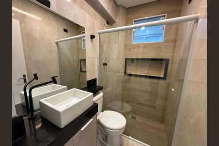 Banheiro de apartamento para alugar com 1 quarto, 60m² em Centro, São Vicente