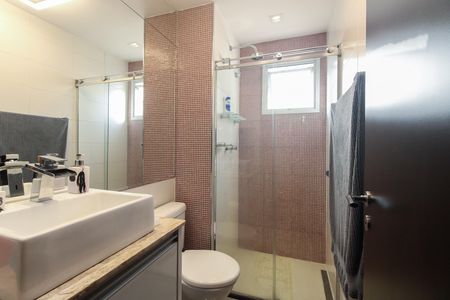 Apartamento à venda com 242m², 4 quartos e 4 vagas Apartamento à venda com 242m², 4 quartos e 4 vagasBanheiro Suíte 3