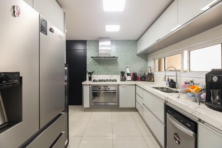 Apartamento à venda com 242m², 4 quartos e 4 vagas Apartamento à venda com 242m², 4 quartos e 4 vagasCozinha