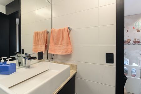 Apartamento à venda com 242m², 4 quartos e 4 vagas Apartamento à venda com 242m², 4 quartos e 4 vagasBanheiro Suíte 1