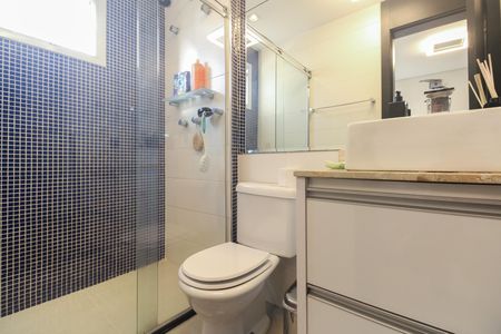 Apartamento à venda com 242m², 4 quartos e 4 vagas Apartamento à venda com 242m², 4 quartos e 4 vagasBanheiro Suíte 4