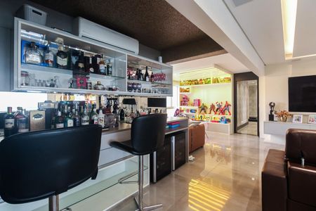 Apartamento à venda com 242m², 4 quartos e 4 vagas Apartamento à venda com 242m², 4 quartos e 4 vagasSala