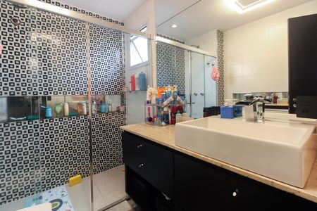 Apartamento à venda com 242m², 4 quartos e 4 vagas Apartamento à venda com 242m², 4 quartos e 4 vagasBanheiro Suíte 1