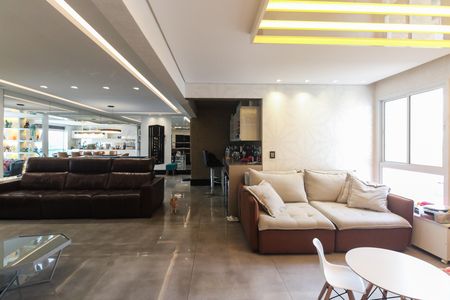 Apartamento à venda com 242m², 4 quartos e 4 vagas Apartamento à venda com 242m², 4 quartos e 4 vagasSala