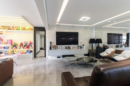 Apartamento à venda com 242m², 4 quartos e 4 vagas Apartamento à venda com 242m², 4 quartos e 4 vagasSala