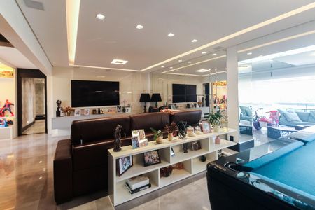 Apartamento à venda com 242m², 4 quartos e 4 vagas Apartamento à venda com 242m², 4 quartos e 4 vagasSala