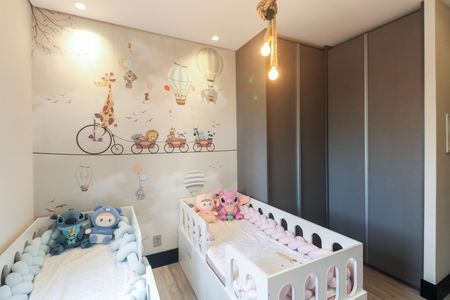 Apartamento à venda com 242m², 4 quartos e 4 vagas Apartamento à venda com 242m², 4 quartos e 4 vagasSuíte 1